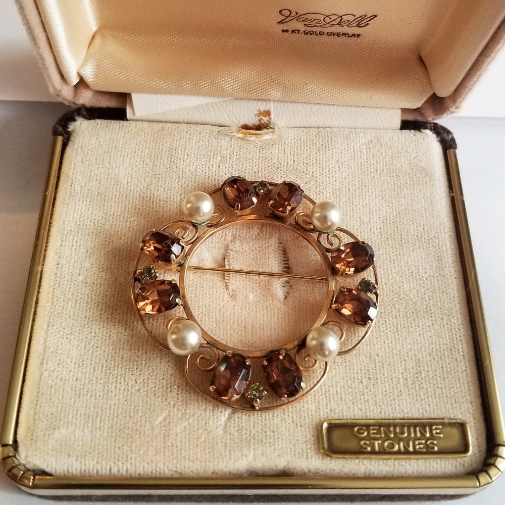 Vintage Van Dell brooch in box NOS